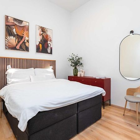 Modern Apartment French Balkony Budapesta Exterior foto
